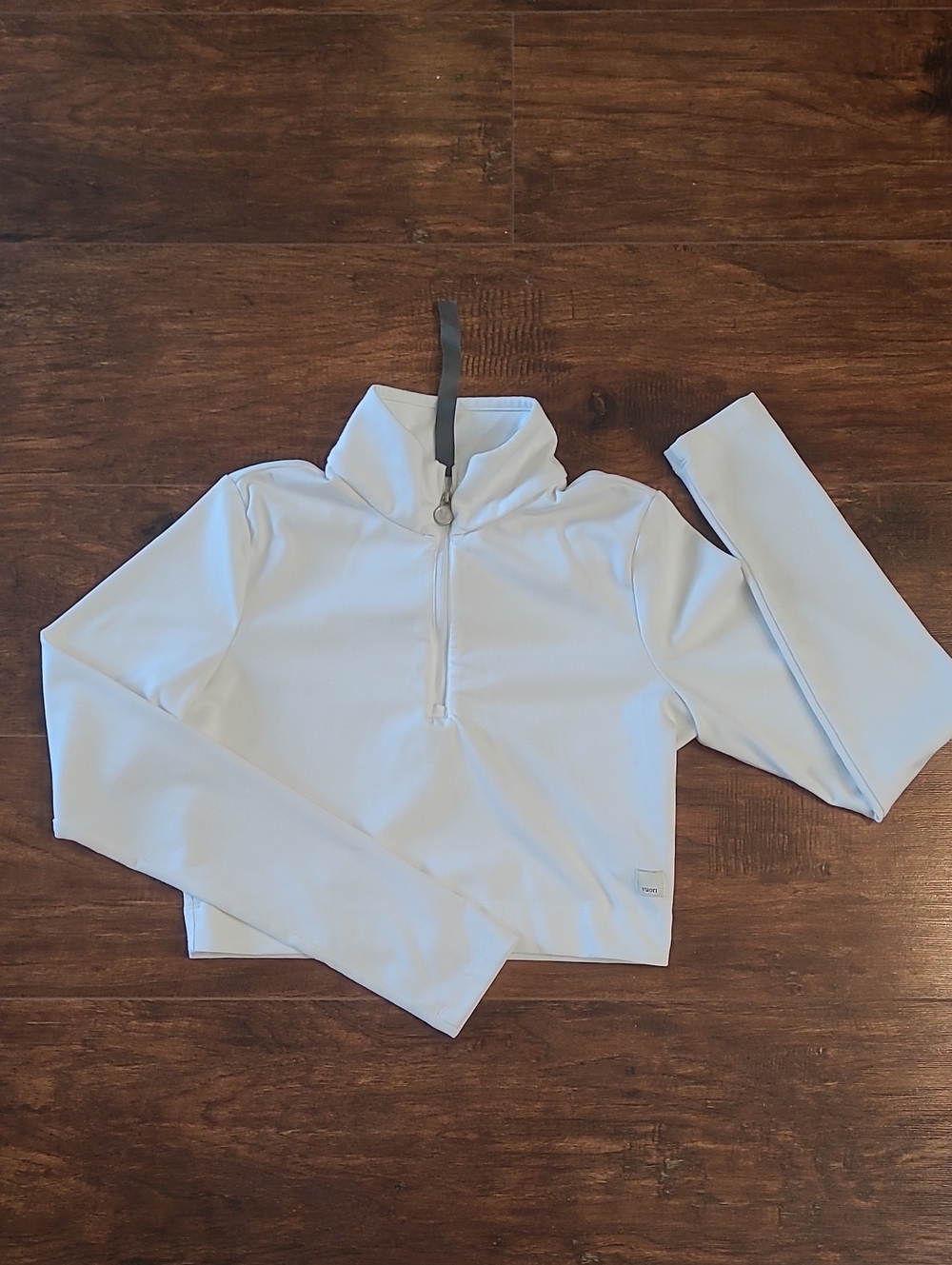 Vuori White Half-Zip  Performance Crop Top Long Sleeves Size M